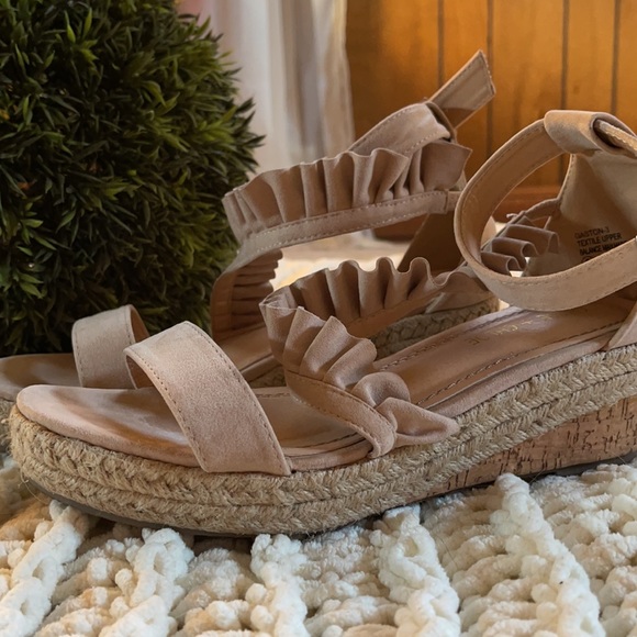 Chase + Chloe Cork Wedges, size 8 - Picture 3 of 7